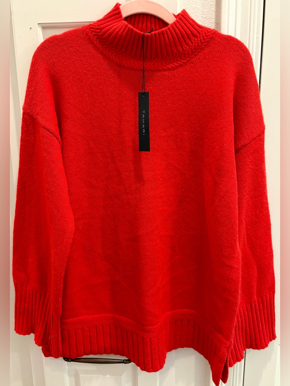NWT TAHARI Red Ribbed Mock Neck Sweater
Women’s Size Small